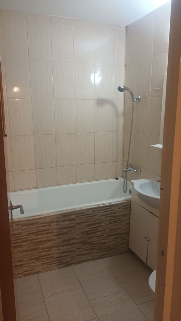 Titan,1 Decembrie - Poză 2