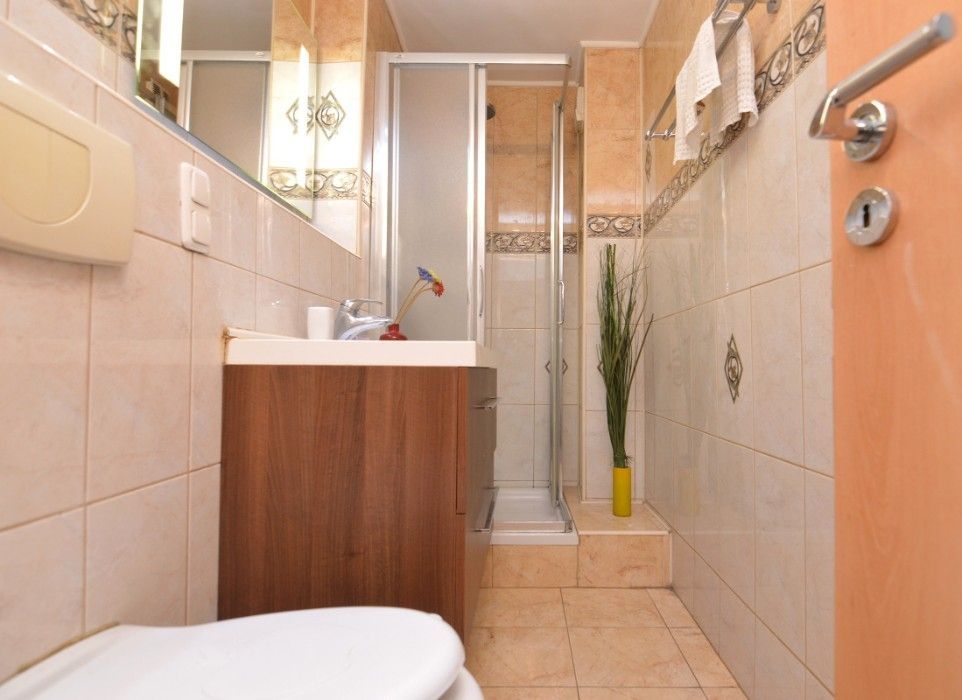 2 camere decomandat si renovat zona VITAN - Poză 9