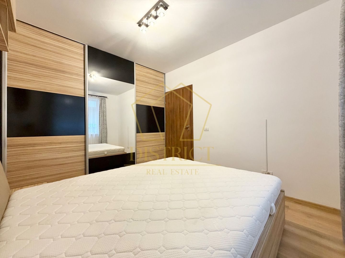 Apartament cu 2 camere mobilat, decomandat la etajul 1 in Giroc langa Penny. - Poză 6