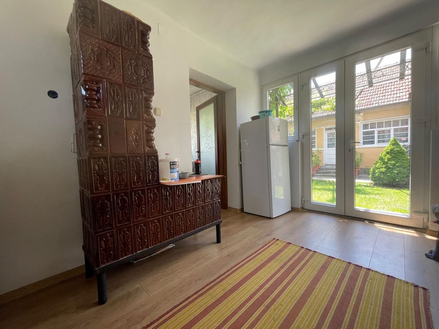 Oază de liniște aproape de Oradea | Casă renovată cu grădină și garaj - Poză 4