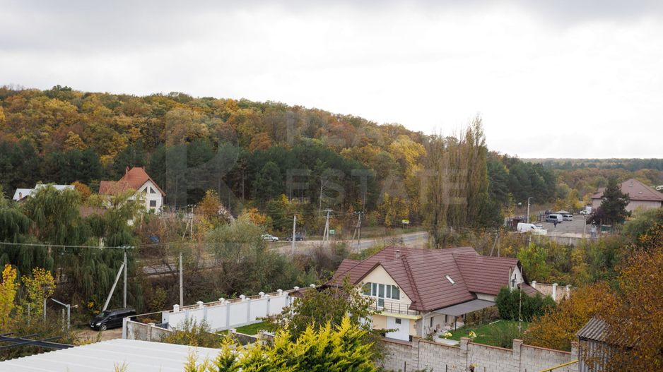 CASĂ DE VÂNZARE ÎN DUMBRAVA SUPRAFAȚA DE 300 MP + TEREN 3.5 ARI - Poză 27