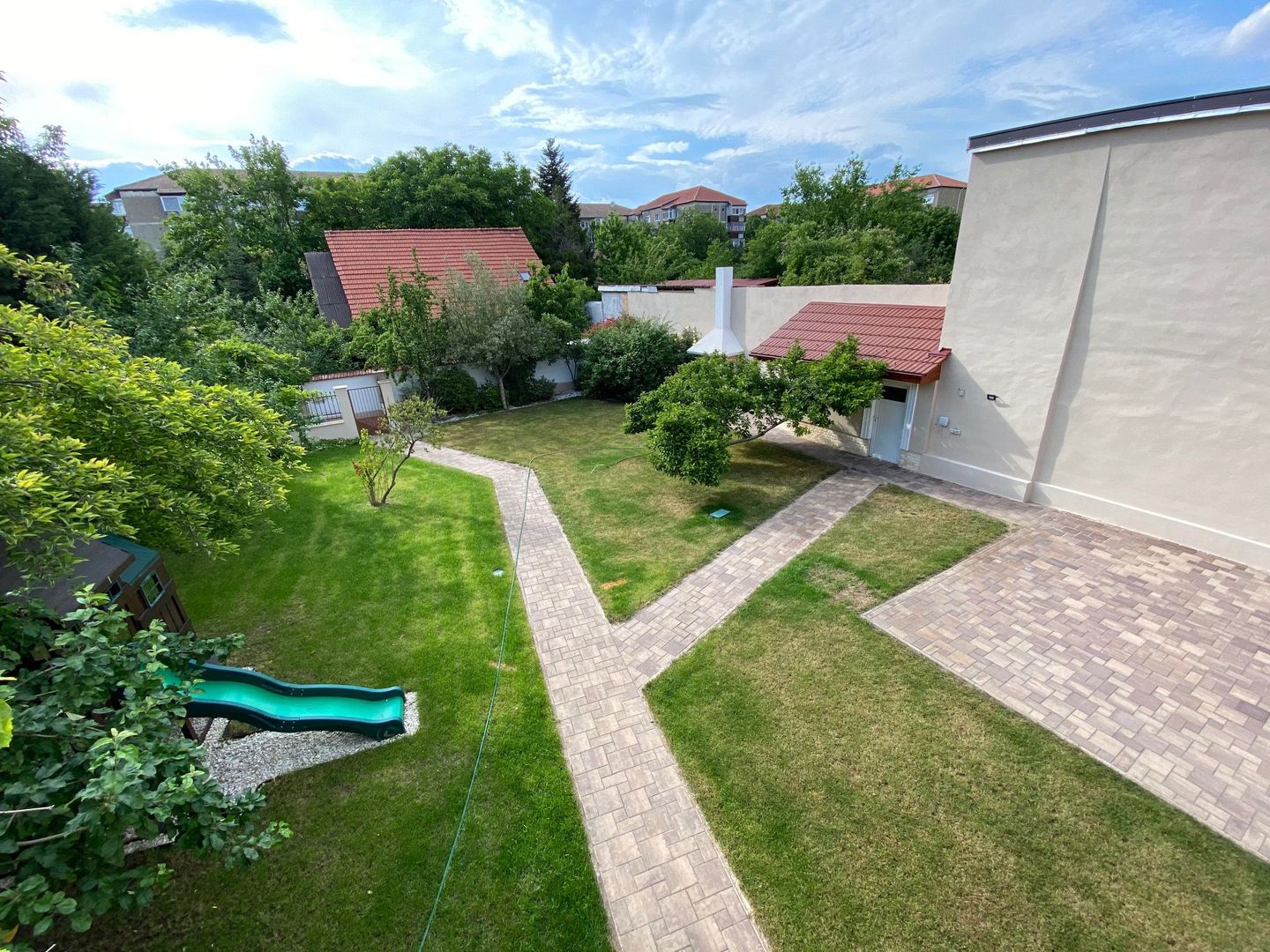 Generoasa si spatioasa - Poză 2