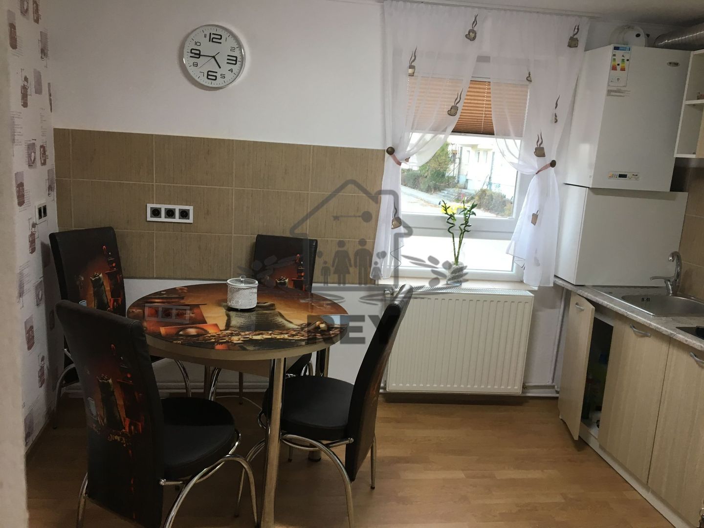 Apartament renovat, 2 camere cu terasa,, zona Constituției - Poză 14