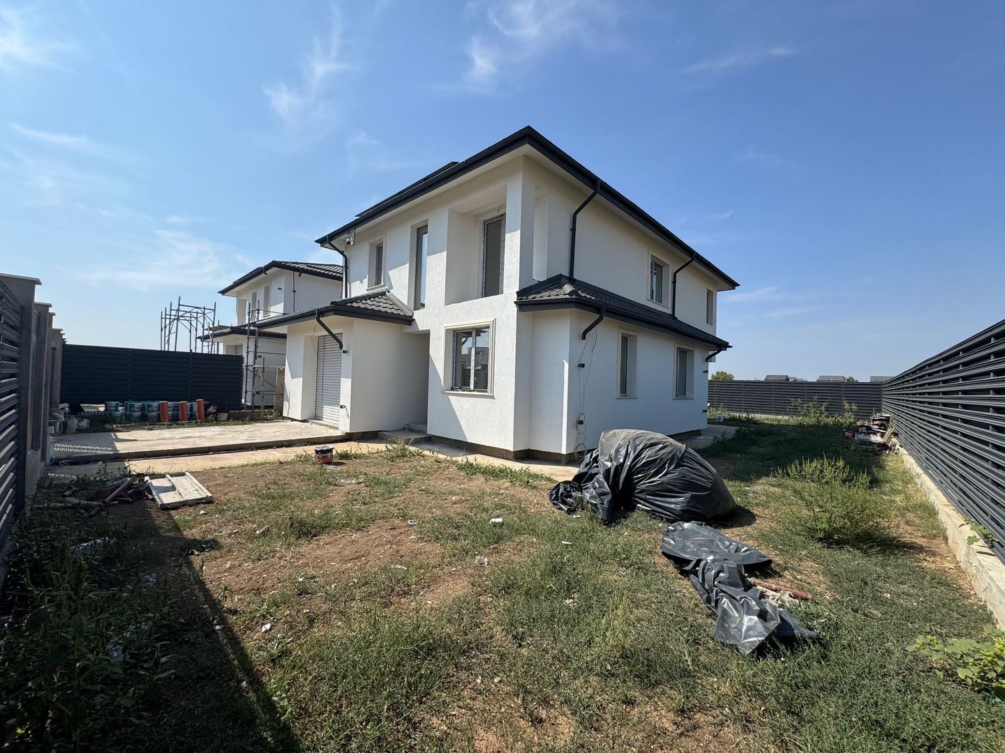 Vila Tunari ECO, POMPA de caldura si PANOURI Fotovoltaice si GARAJ - Poză 3