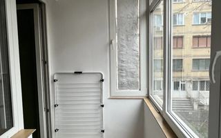 De vanzare apartament 3 camere Centru - Poză 6