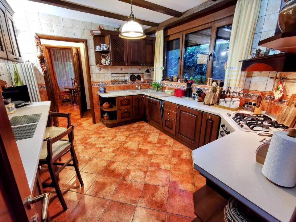 Casă spațioasă și elegantă în Dămăroaia- Jiului- Izbiceni- Comision 0% - Poză 11