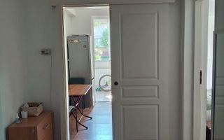 Apartament decomandat, 2 camere, balcon generos – Florești central. - Poză 3