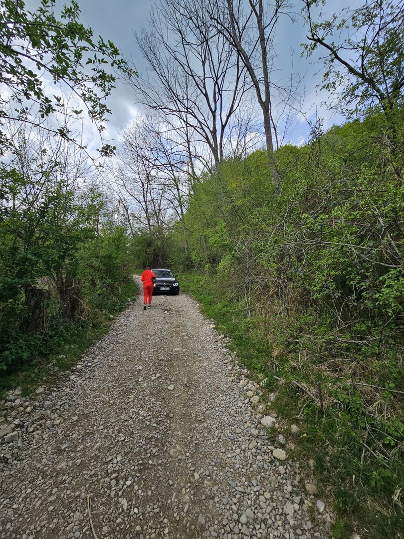 Teren intravilan 1454 mp la marginea padurii zona locuita de case! - Poză 16