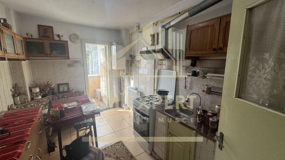 APARTAMENT 3 CAMERE CAMPULUNG, ETAJ 4, GRUI - Poză 4