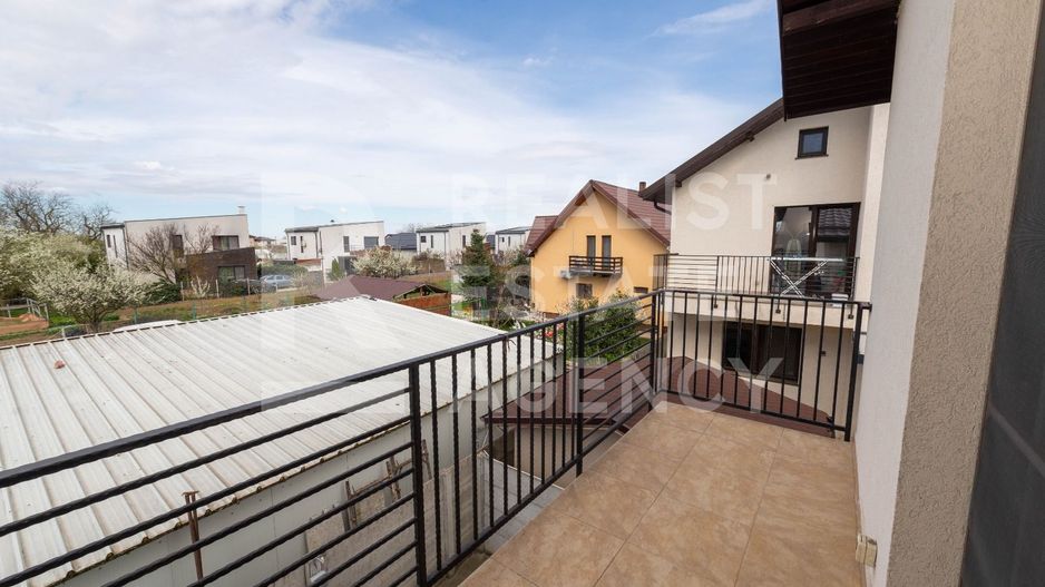 Vila in Tunari cu garaj si spatii de depozitare - Poză 21