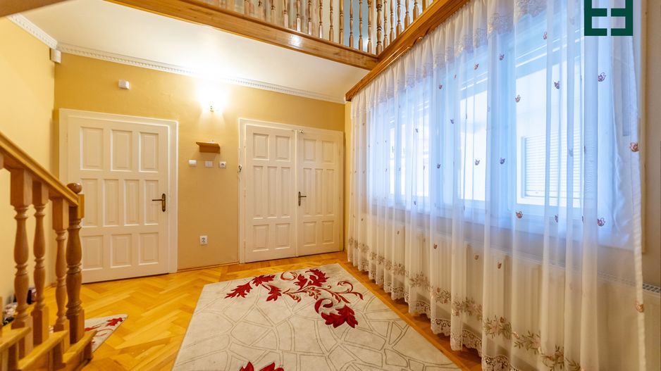 Casă spațioasă în orașul Pâncota județul Arad - Poză 2