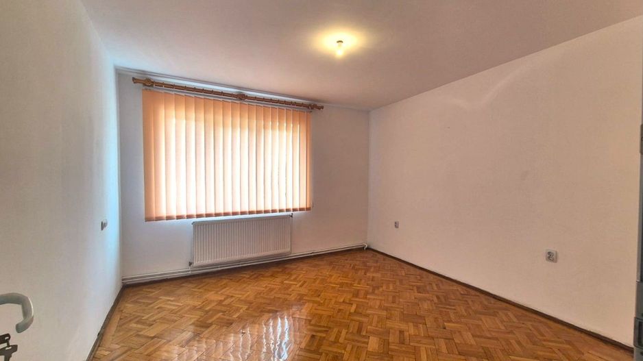 Casă pretabilă investiție, spațioasă, singur în curte, 600 mp teren - Poză 18