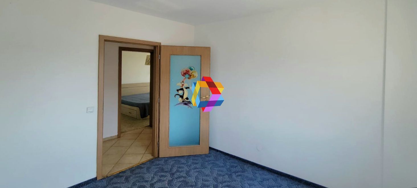 Apartament cu patru camere, zona Grivitei 80mp - Poză 8