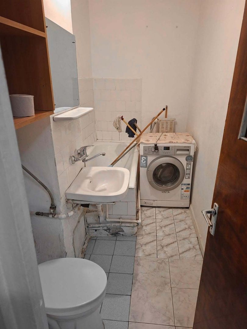 Vanzare Garsoniera spatioasa in Titan, 42mp, 10 min metrou, bloc 1986 - Poză 4