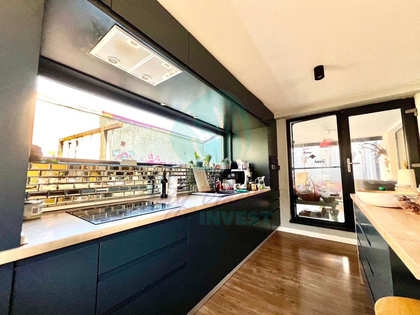 Proprietate UNICĂ– Apartament cu 4 Camere si Curte Proprie 210 mp - Poză 6