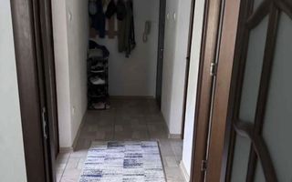 De vanzare apartament cu 2 camere, zona Scolii 7. - Poză 2
