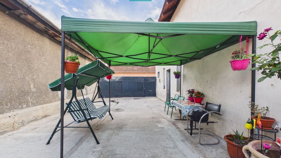 Casă P+E cu două apartamente, zona Drăgășani - Poză 19