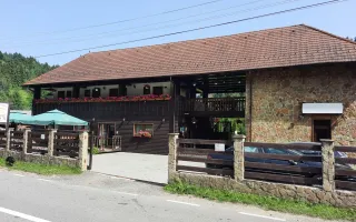 Pensiune in Muntii Apuseni 10 camere 1007 mp teren - Poză 15