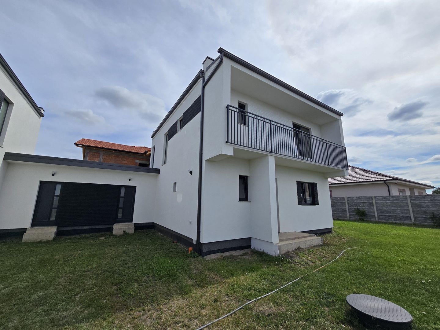 Duplex despartit de camera tehnica, Dumbravita, 3 Dormitoare, 3 Bai,Zona Retrasa - Poză 2