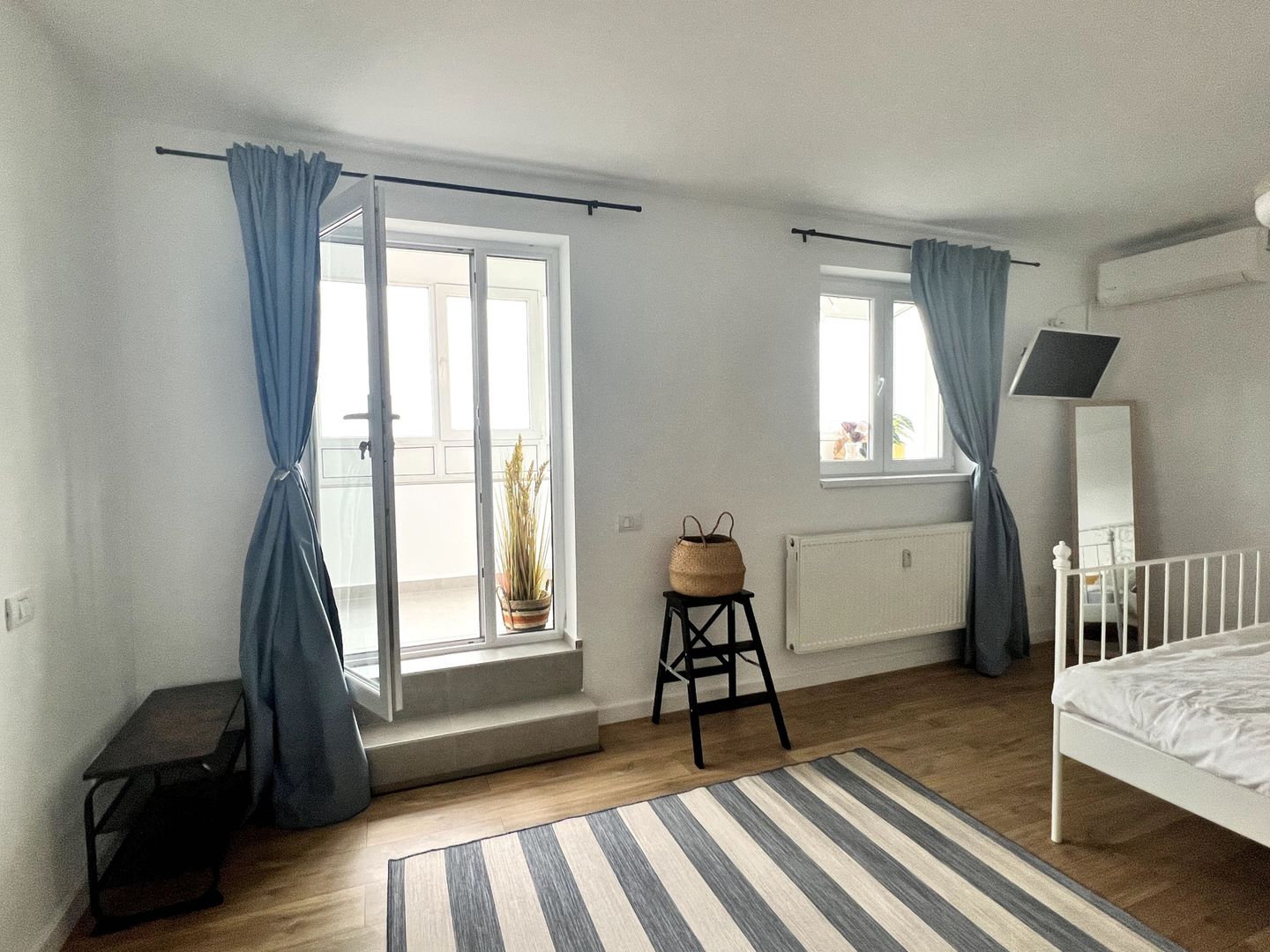 Studio renovat | Piata Victoriei | Terasă 10 mp | Fără risc seismic - Poză 1