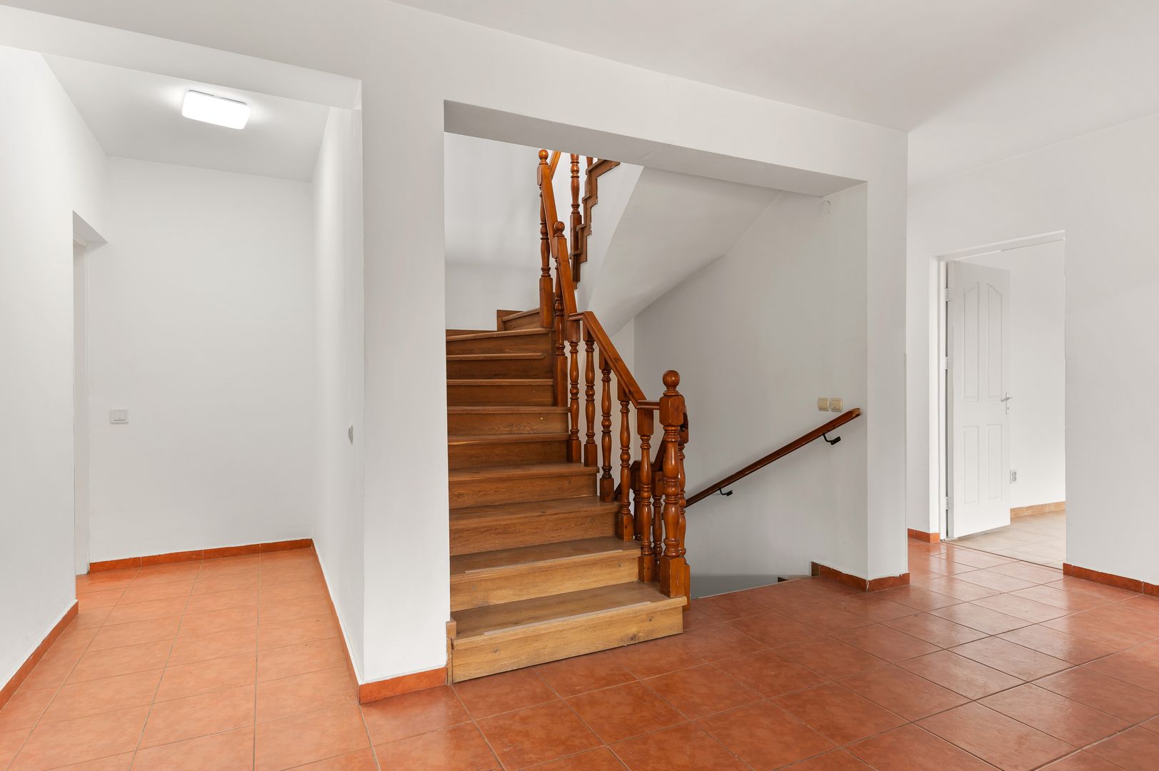 DE INCHIRIAT  Vilă cu 14 camere PIPERA/VOLUNTARI/ROND OMV - Poză 26