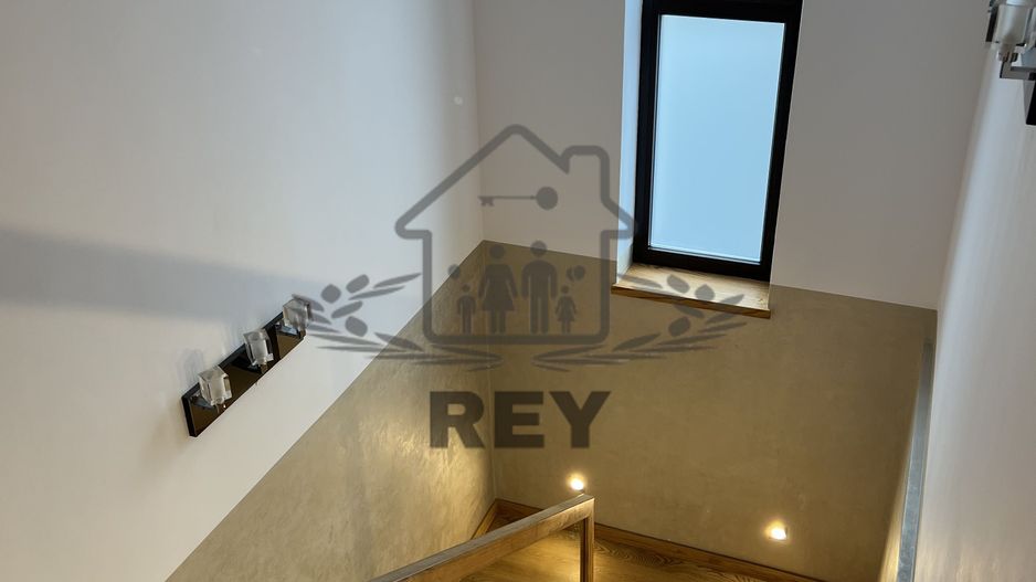 Casă de tip triplex la vânzare 6 camere /Șelimbăr /Secția 1 de Poliție - Poză 8