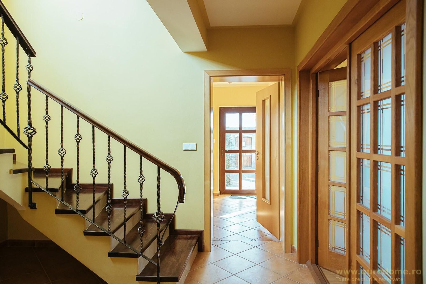 Casă nouă, intrare Stupini - Poză 8