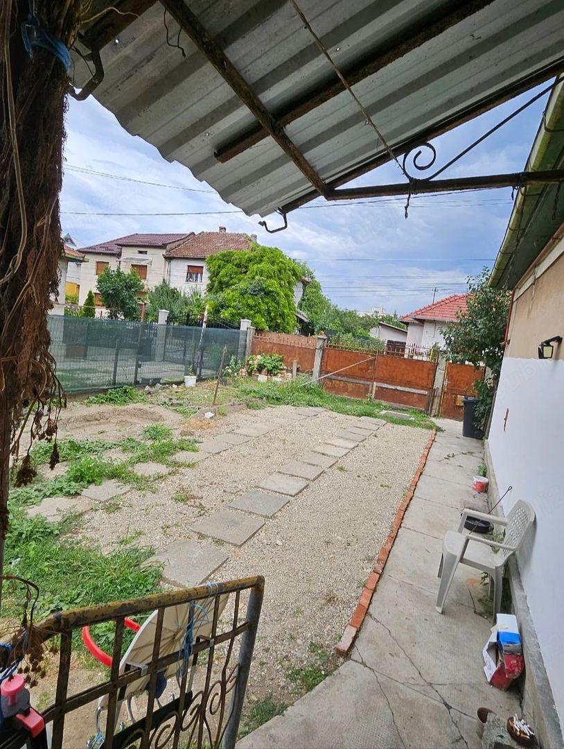 BRASADAS vinde casa individuala cu 2 camere in zona UNIRII. - Poză 2