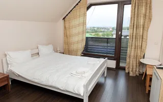 Vilă 5 dormitoare, 4 băi, 2 248mp teren, piscină. Preț: 229 000 E. - Poză 38
