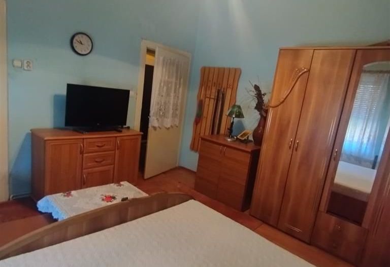 Apart la casa Bogdanestilor  curte  acces cu masina centrala proprie - Poză 6