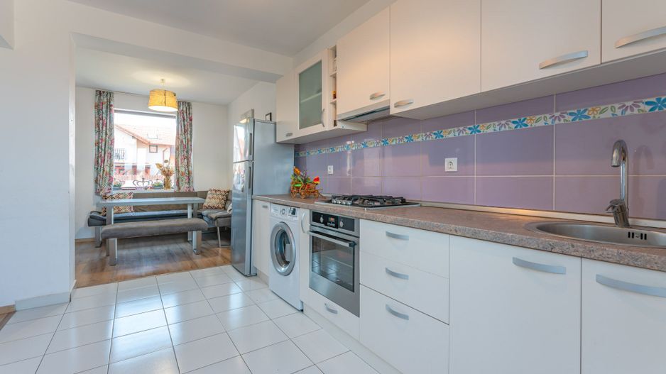 Casa insiruita compusa din 4 camere in Sanpetru - Poză 6