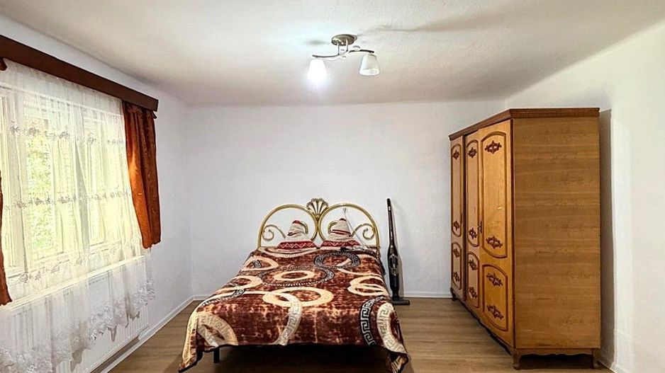 Casa de vanzare 1500 mp Cugir zona linistita - Poză 6
