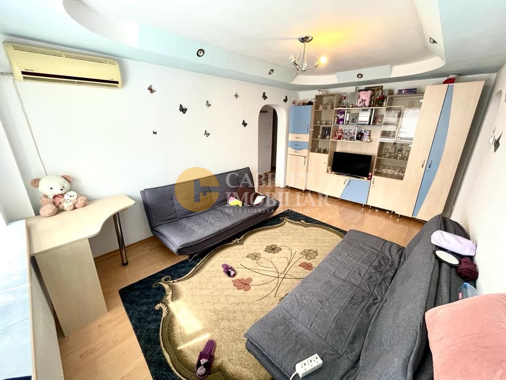 Apartament cu 3 camere - Etaj Intermediar -  Podu Ros 1001 Articole - Poză 2