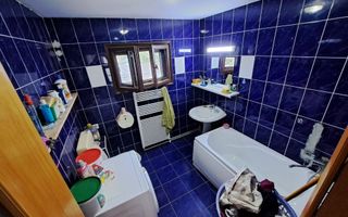 Vând casă cu demisol , parter + 2 etaje și teren în sector 4 - Poză 5