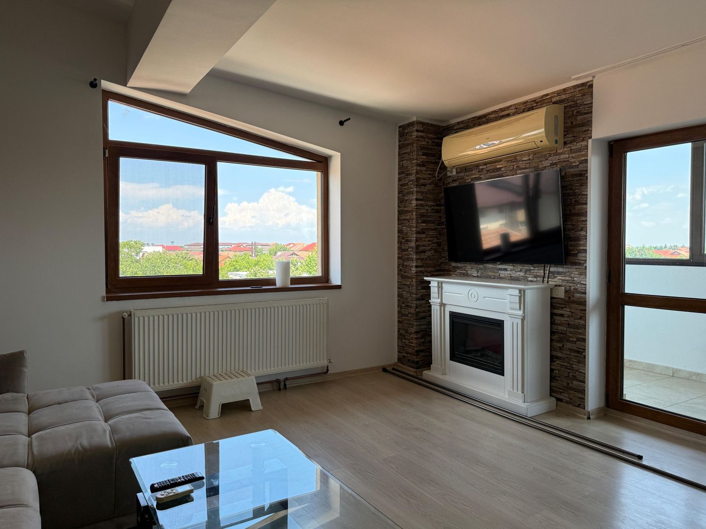 Apartament spațios cu 3 camere | 2 băi | Dressing | Otopeni - Poză 1