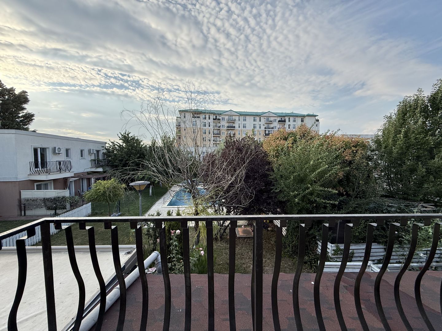 Vila cu 2 dormitoare si 3 bai | Cosmopolis | aproape de Mall | Piscina - Poză 10
