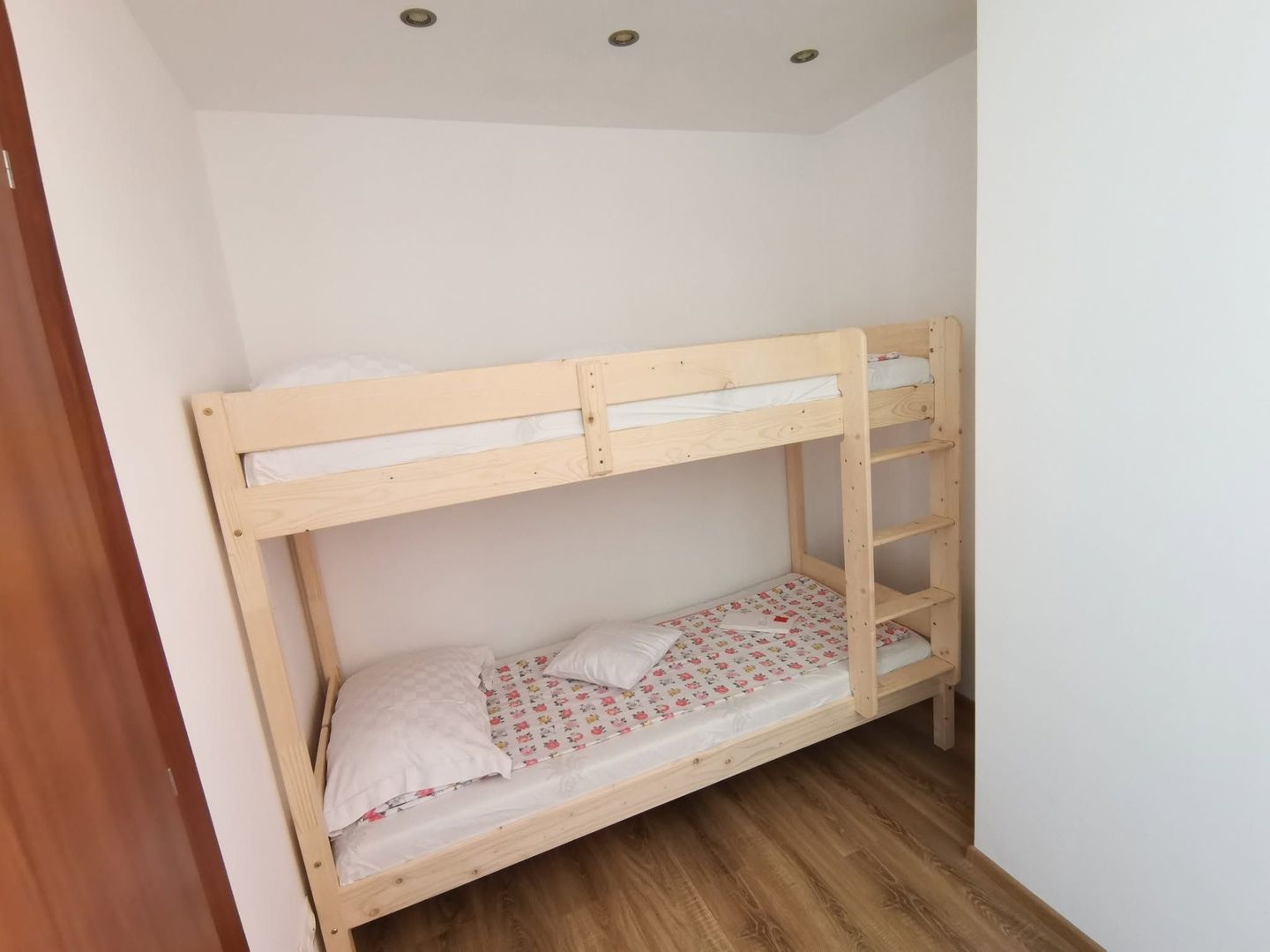 Prima inchiriere- apartament cu 3 camere in zona Prelungirea Ghencea - Poză 8