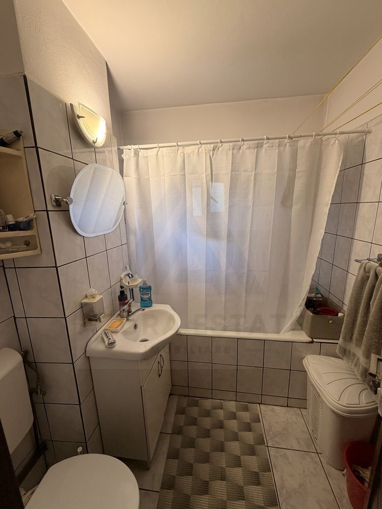 Apartament 4 camere 75 mp cu  balcon si pivnita pe b-dul Mihai Viteazu - Poză 8