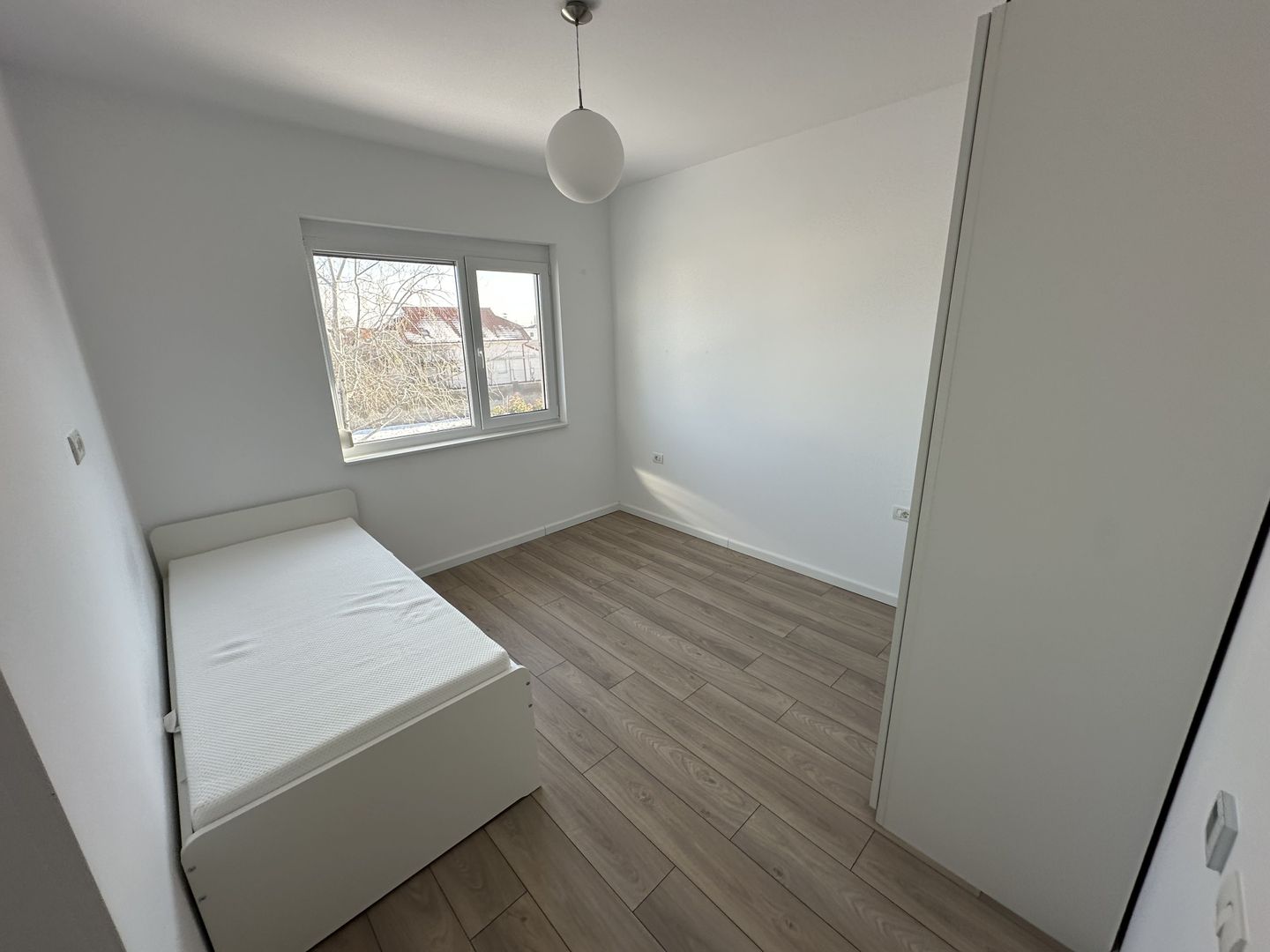 Duplex despărtit  prin garaj zona Ikea - Poză 14
