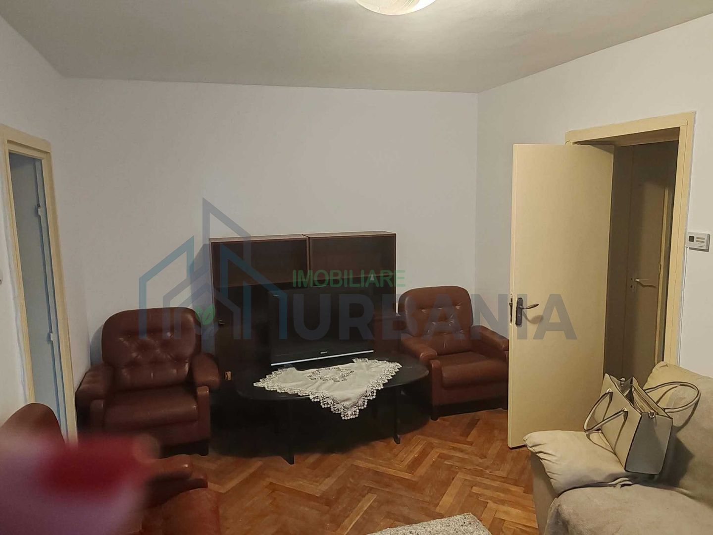 Apartament 2 camere de vânzare în Podu Roș, etaj 1, semidecomandat - Poză 3