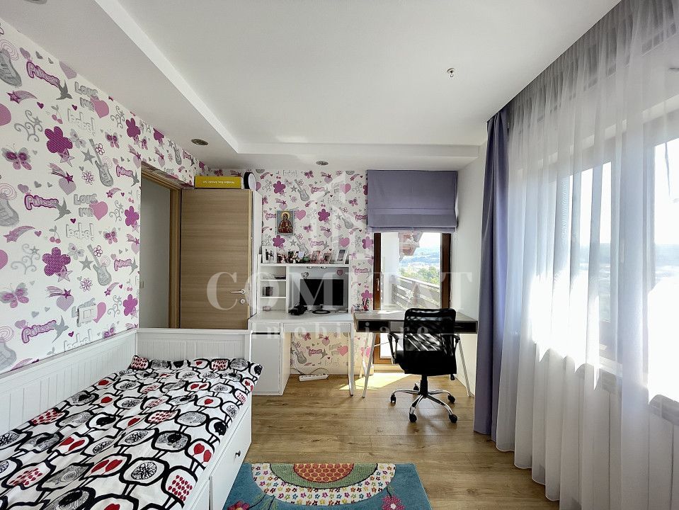 Casă cochetă cu teren generos și panoramă Chinteni - Poză 10