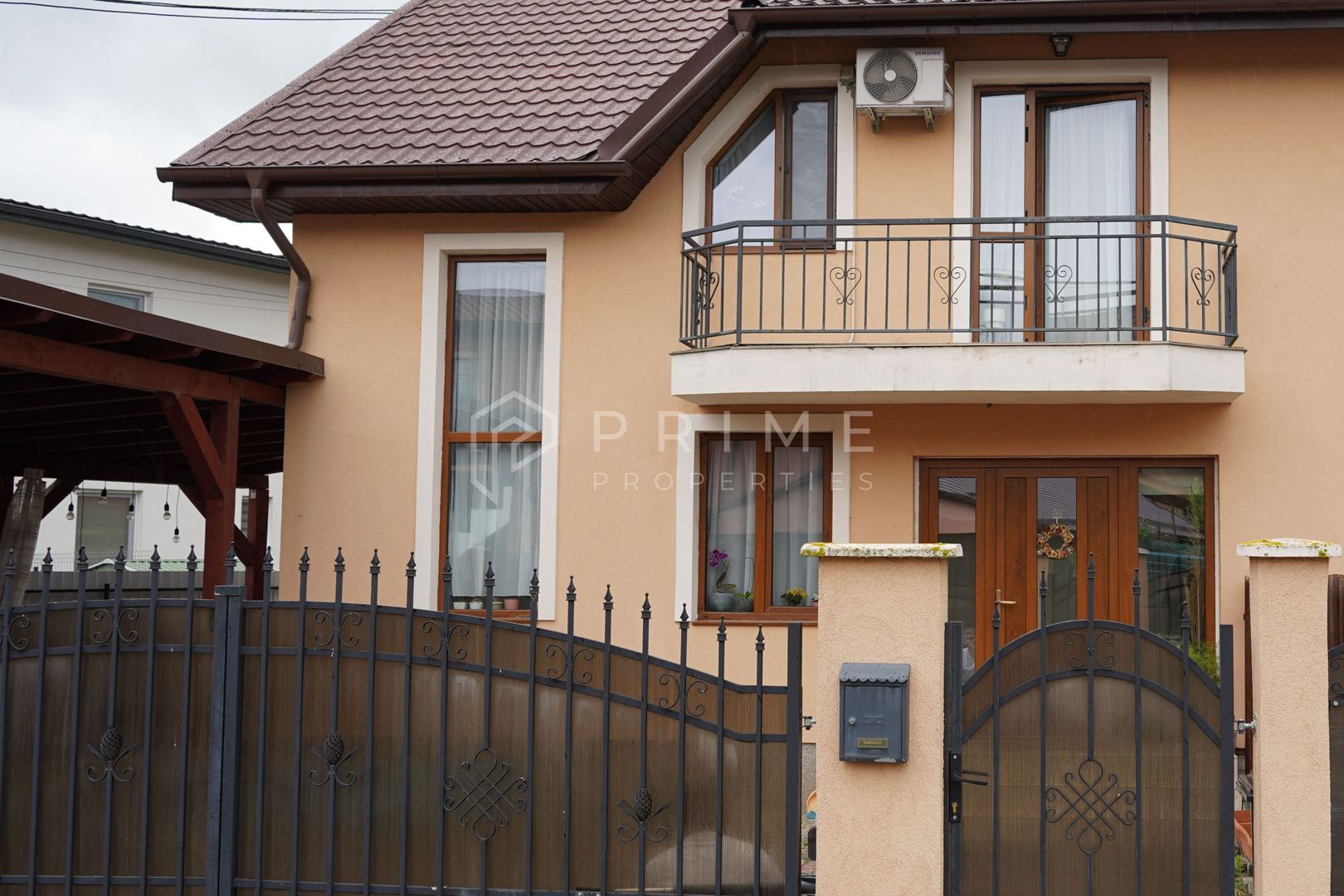 Casă familială spațioasă în zonă liniștită | Sângeorgiu de Mureș | - Poză 1