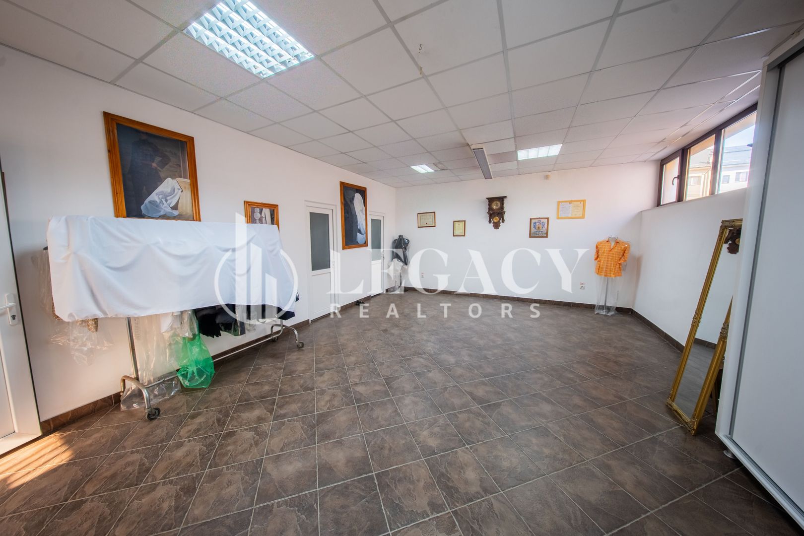 Clădire comercială cu potențial major de dezvoltare - Săveni, Botoșani - Poză 5