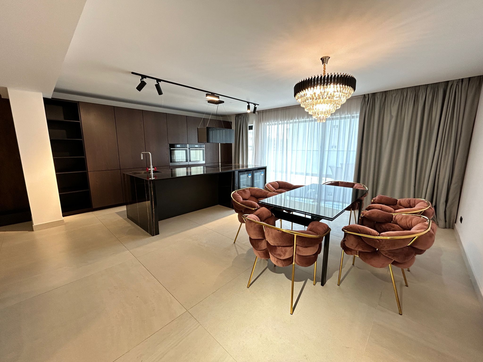 PENTHOUSE ULTRAMODERN INTELIGENT MOBILAT ULTRALUX terasa 120mp Zona Domeni - RIMO — fotografia 1
