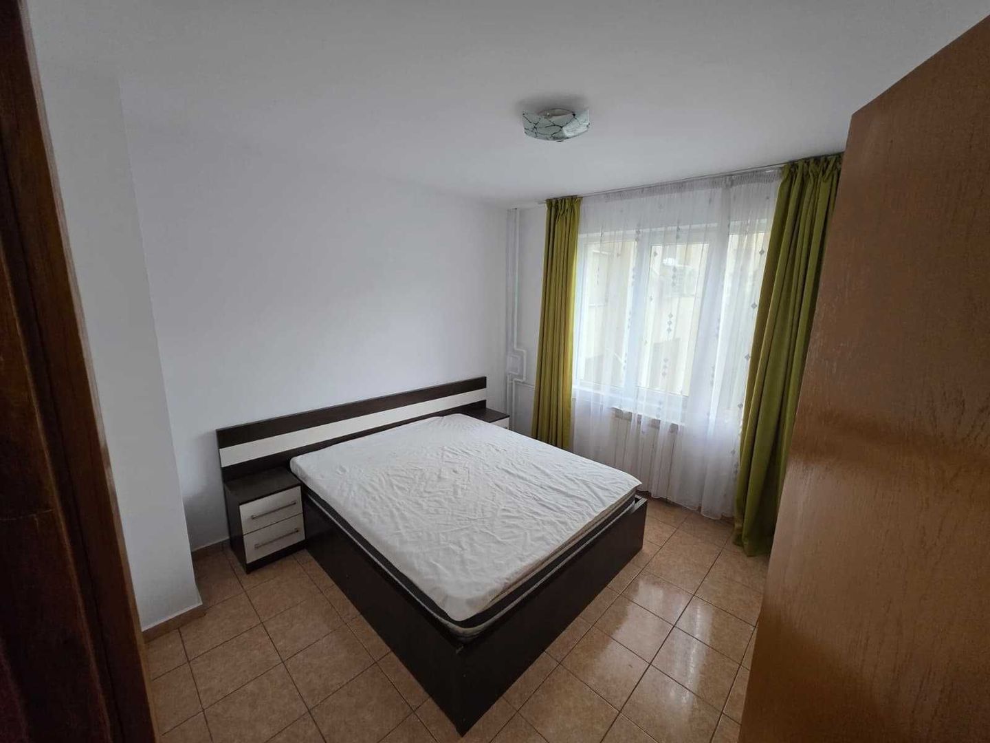 3 camere spatioase, AC, dressing generos, zona linistita Titan - Poză 2