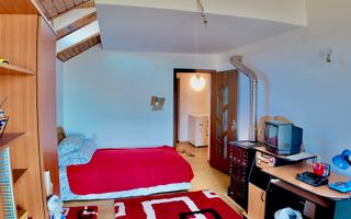 Casa de vanzare in Targoviste - 5 camere, 2 garaje, teren generos - Poză 17