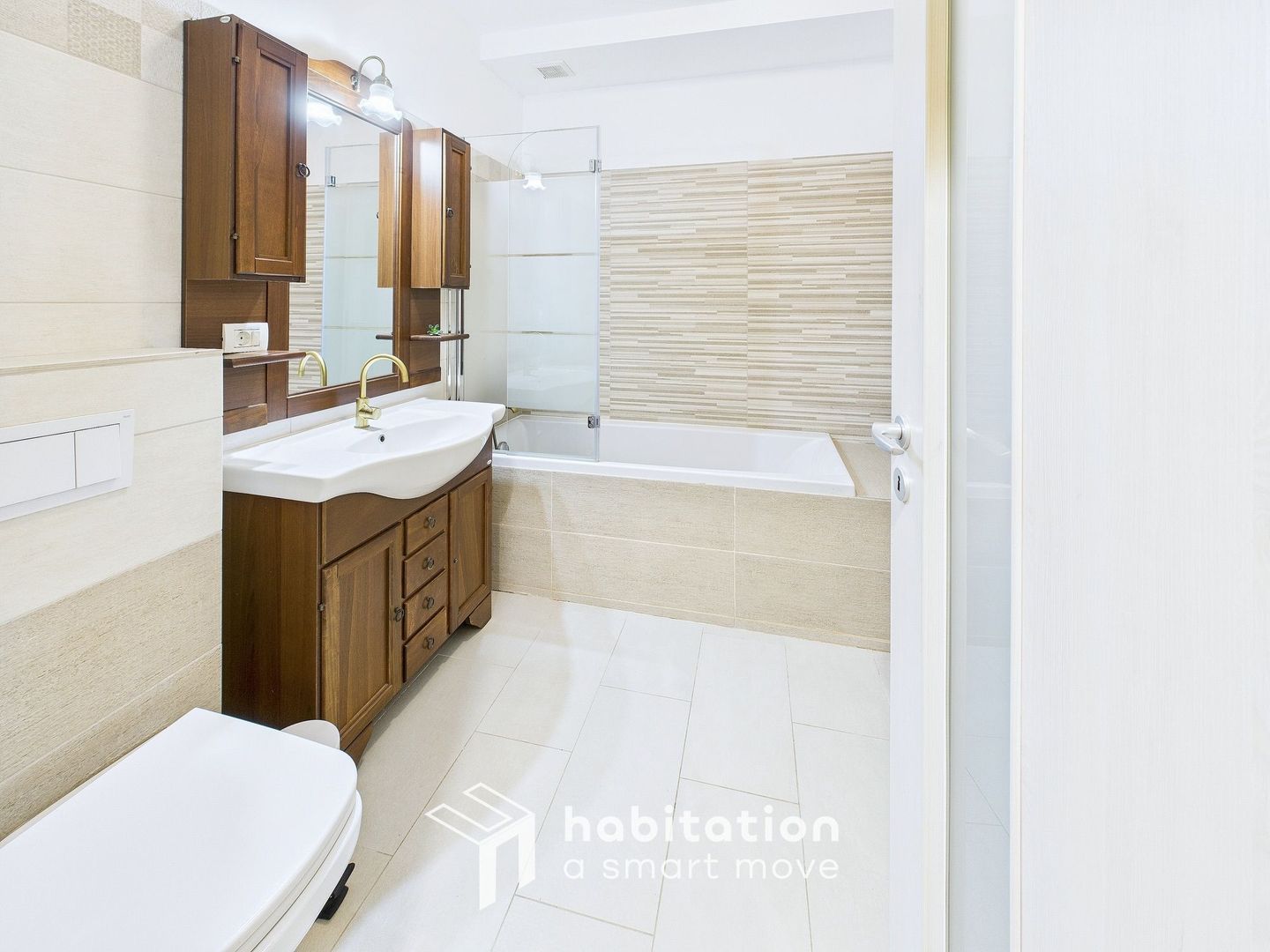 Apartament spațios cu curte și garaj – confortul unei case moderne - Poză 22