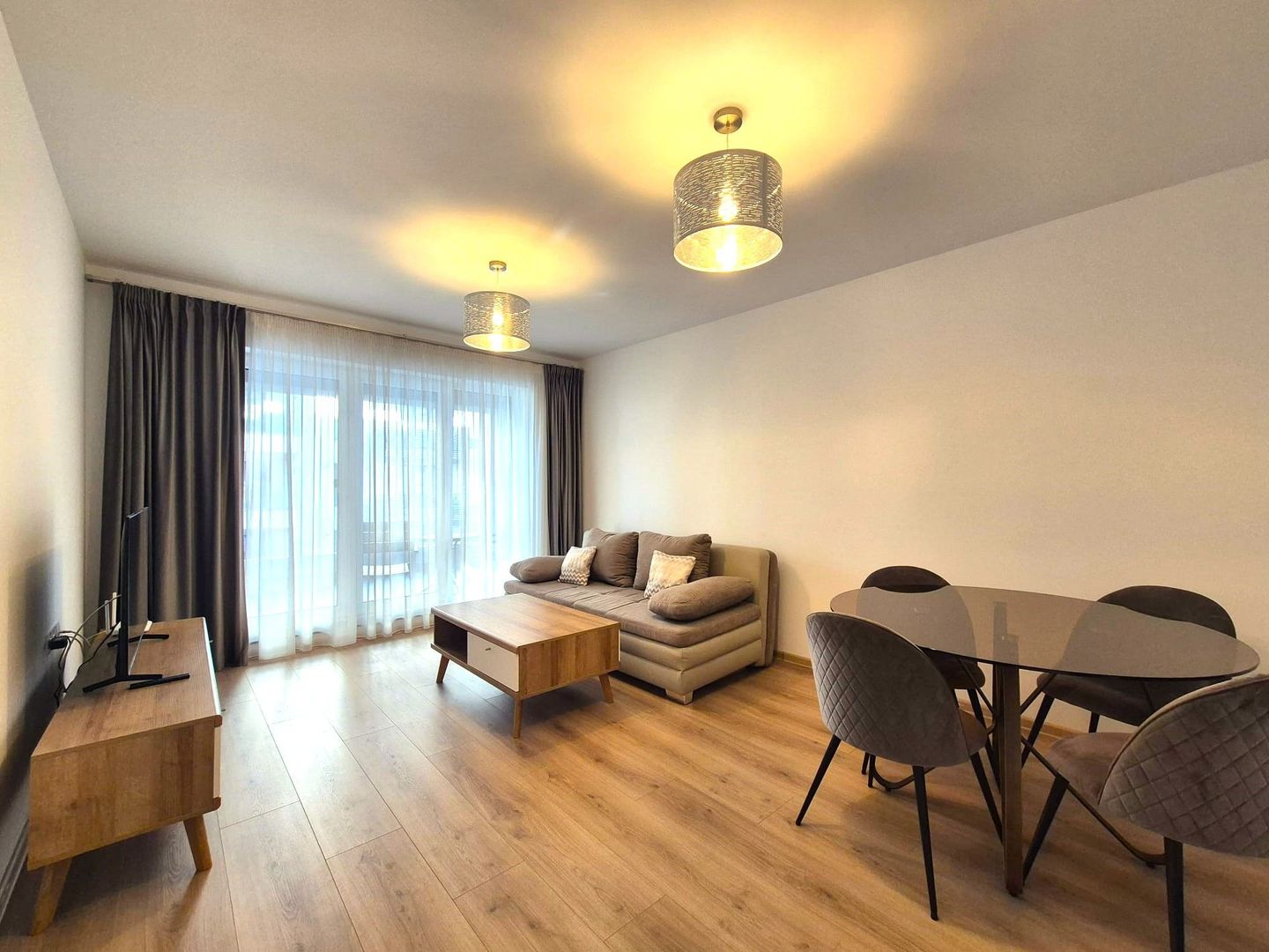 Zona Coresi, str. 13 Decembrie, apartament spațios, bloc nou, loc parcare - Poză 6