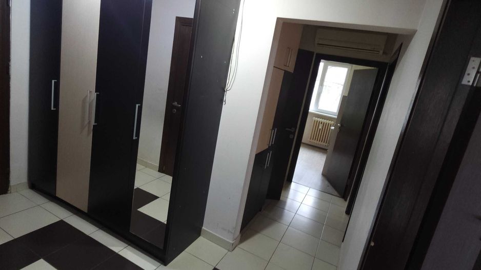 Vanzare apartament 3 camere Titan- Aleea Giurgeni, boxa, posibilitate centrala - Poză 2