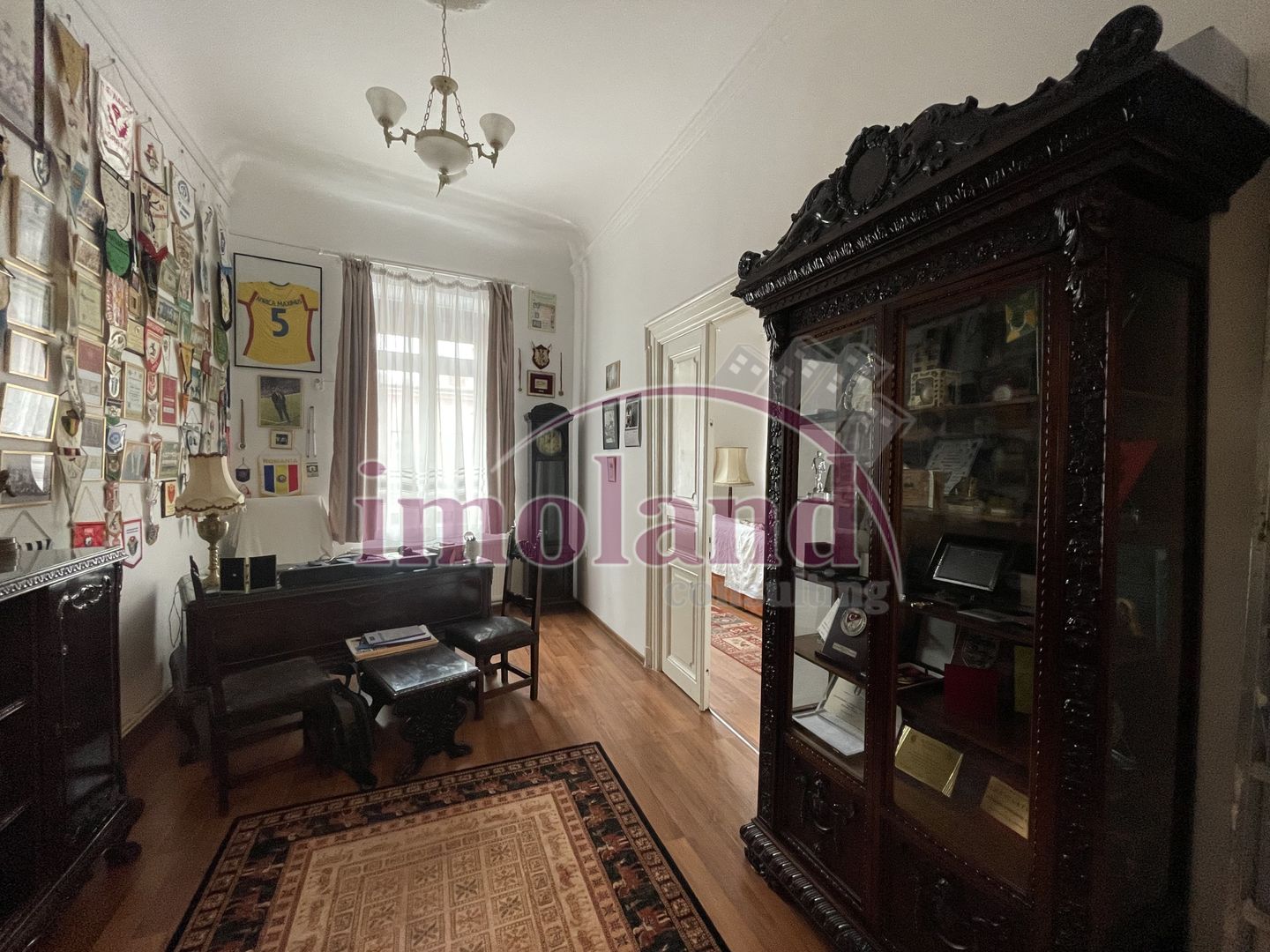 Apartament spectaculos de 4 camere într-o vilă cu farmec istoric pta Victoriei - Poză 9